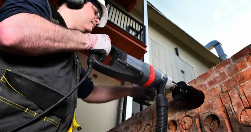 jak správně vrtat s diamantovou vrtačkou z ruky